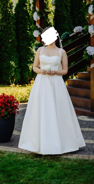Satynowa suknia ślubna z perłowymi ramiączkami 158 cm + 9 cm obcas