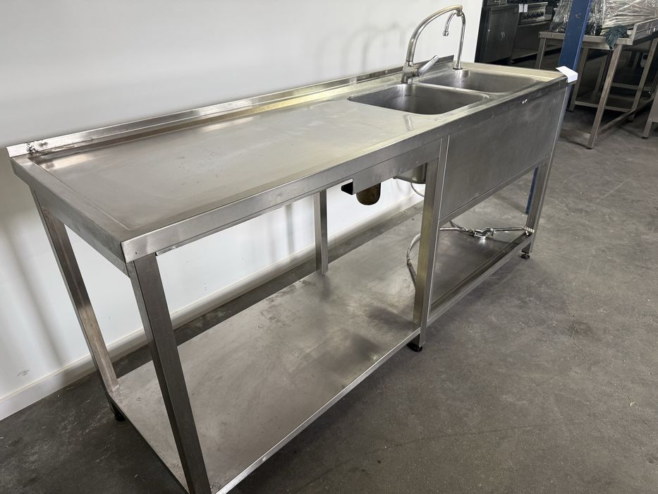 Bancada duas cubas pias com torneiras