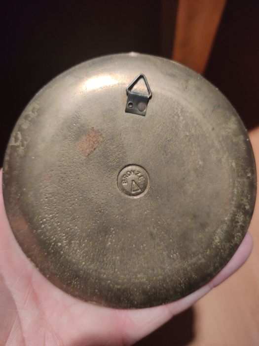 Prato decorativo em bronze