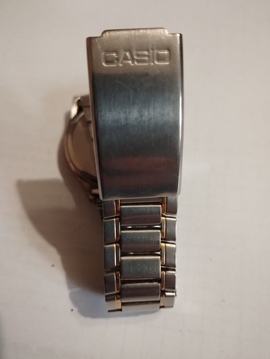Продам чоловічий годинник Casio