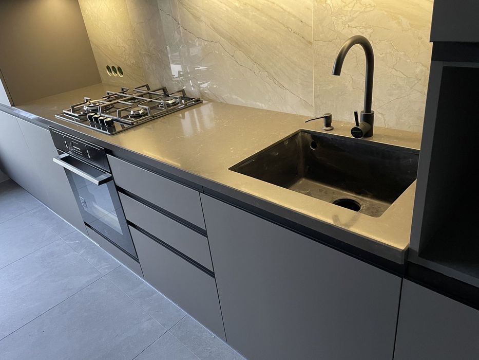 Стільниці з штучного або натурального каменю