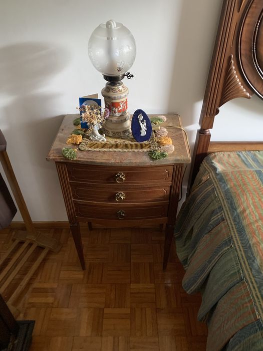 Cama e mesas de cabeceira