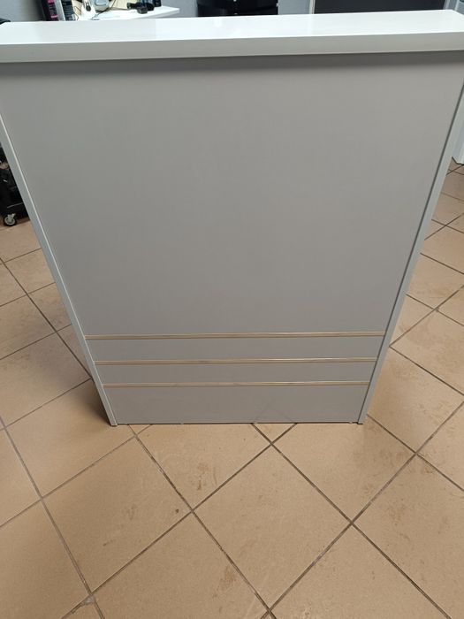 Sprzedam używane biurko - recepcja