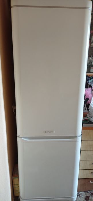 Холодильник "Ariston"