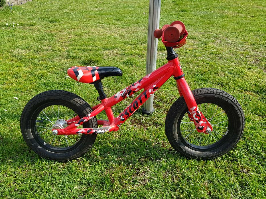Scott Voltage Walker - super lekki biegowy 12 calowy rower dziecięcy