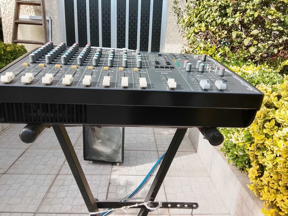 Mesa amplificada e com efx excelente qualidade