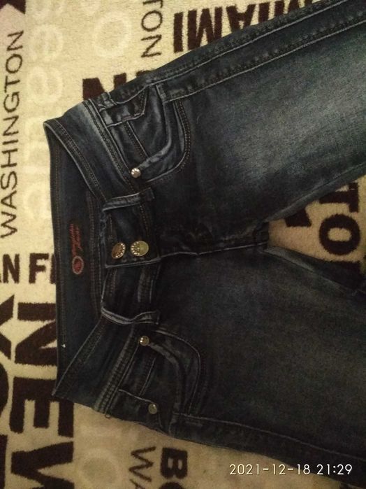 Продам пакетом или по отдельности  джинсы на девочку