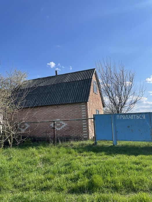 Продам земельну ділянку під забудову,разом з будинком