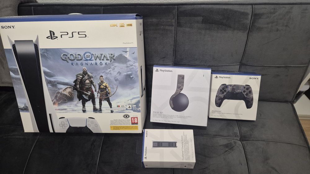 PS5 praticamente nova, muito pouco uso