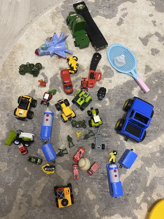 Дитячі  іграшки машинки