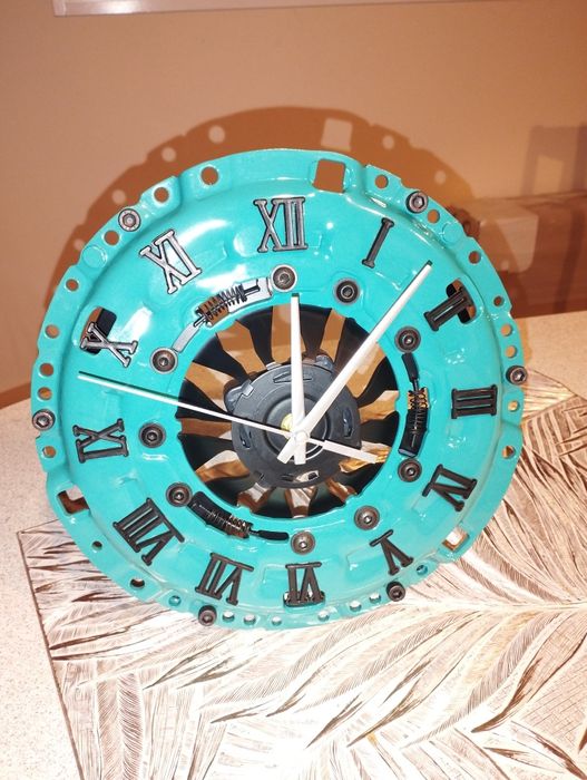 Zegar z docisku sprzęgła