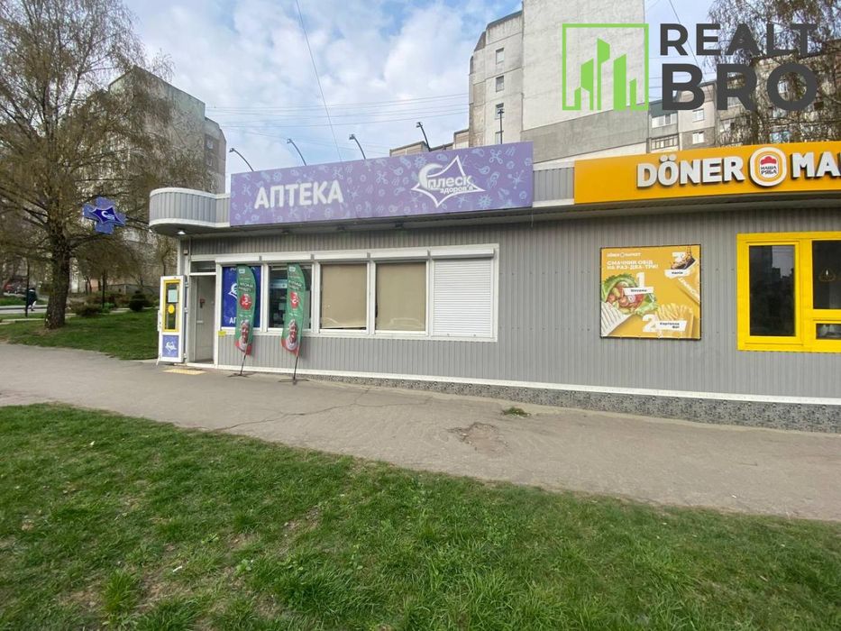 Топове фасадне приміщення на Озерній, 52 м2