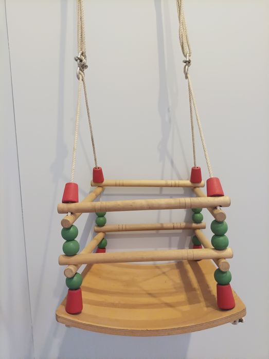 Huśtawka drewniana dla dziecka
