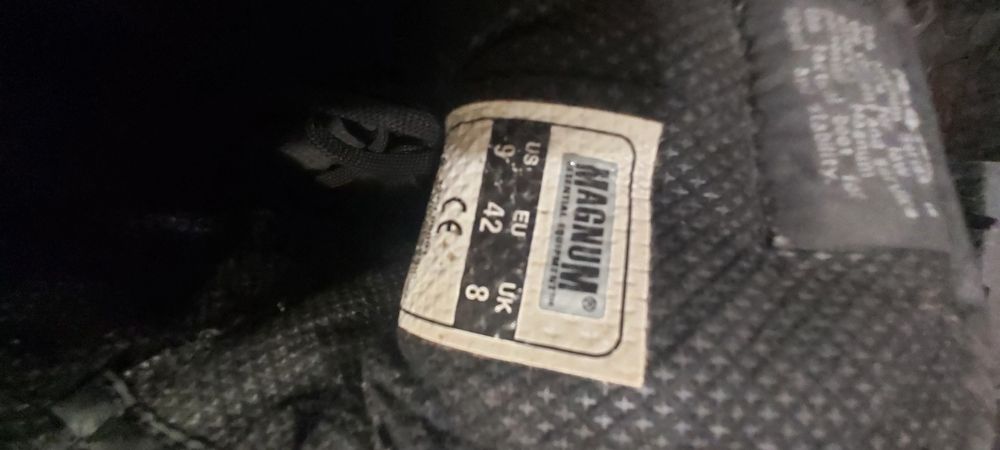 Botas magnum  praticamente novas 42