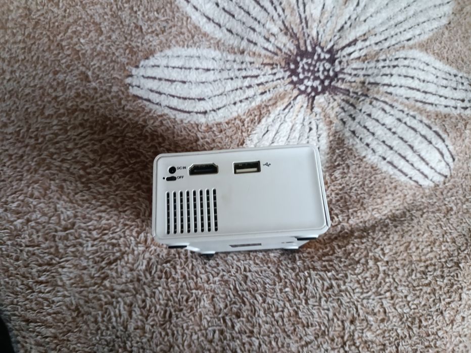 Міні-проектор YG 300 LED б/у з комплектом