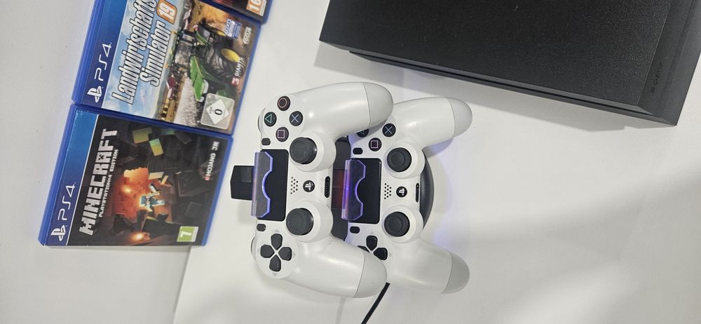PS4  1Tb  4 gry do wyboru +2 pady I okablowanie