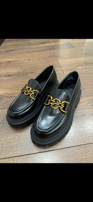 Продам лоферы женские зара