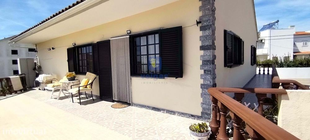 Moradia T3 para habitação própria com quintal, restaurante e minimerca