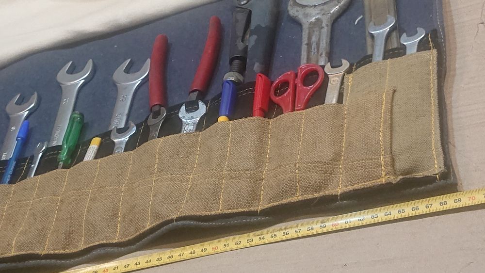 Чехол для разного инструмента. 
Ключи, отвёртки и тд. 
Очень крепкий и