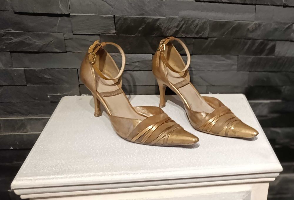 Sapatos Pele e camurça salto alto dourado e castanho Nº 37 Gino Valleo