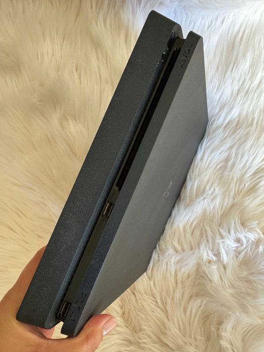 PS4 SLIM com jogo Call of Duty Ops