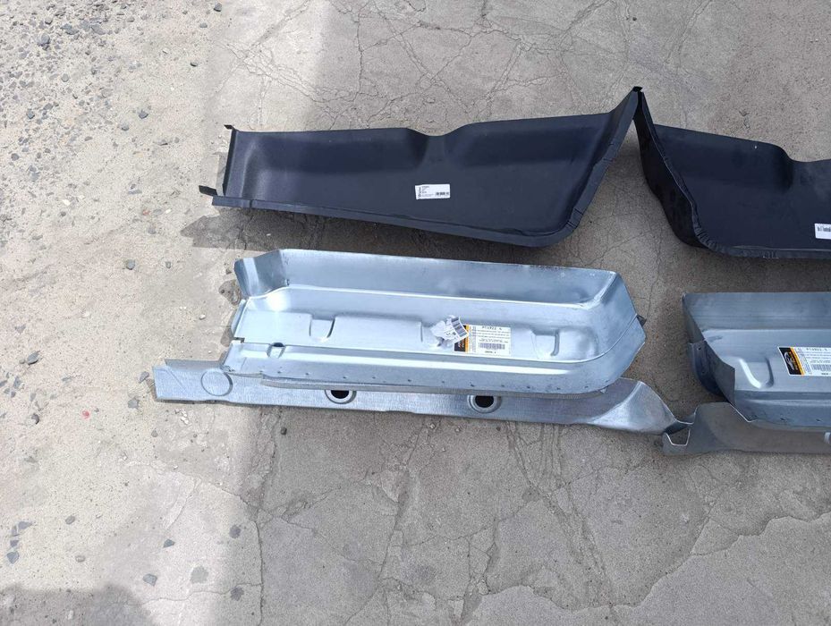 Підножка подножка підніжка  Mercedes Benz Sprinter 901-903 Volkswagen LT до 2006  Фольксваген ЛТ Мерседес Спрінтер 901 Рем частини Пороги арки