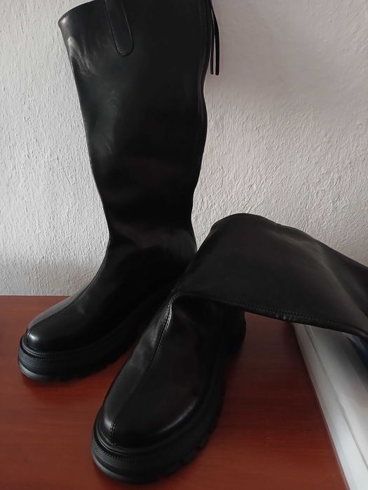 Продам нові чоботи