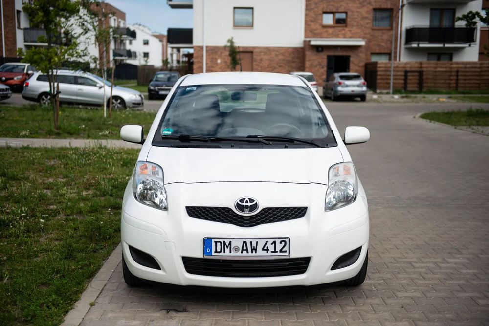 Toyota Yaris Yaris*Niemcy*Benzyna*Bardzo dobry stan*Klima*Dodatkowy komplet kół