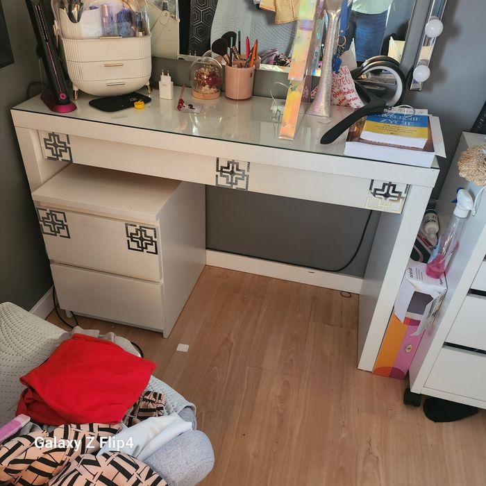 Konsola Toaletka szklany blat z szuflada