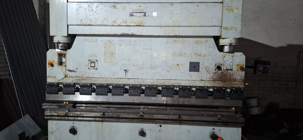 Prasa krawędziowa, 80 ton,2500 mm syrojane piesok