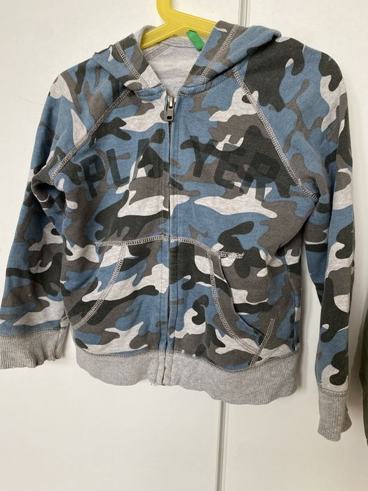Chłopięca bluza z kapturem moro (United Colors of Benethon, r. 110)