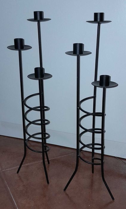 conjunto de castiçais pretos