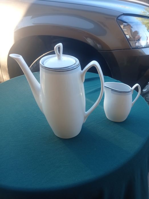 Porcelanowy dzbanek i mlecznik Chodzież