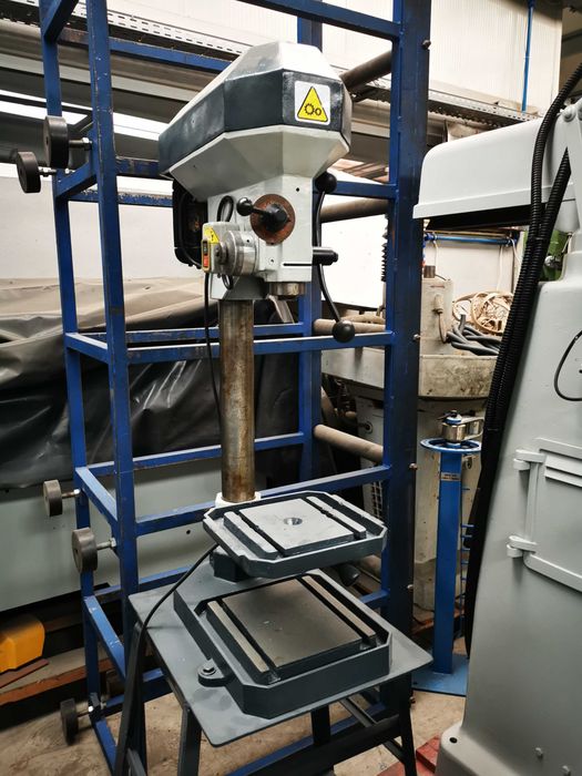 Engenho de Furar de meia coluna