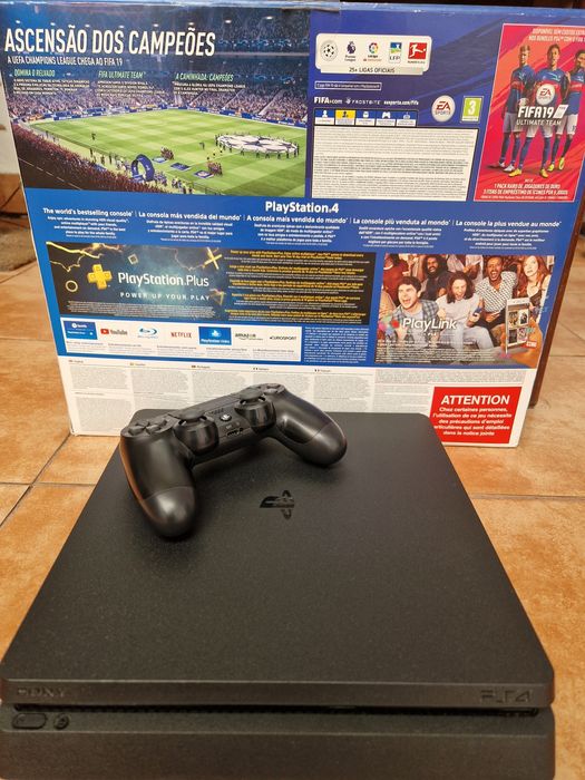 Playstation 4 slim 500GB com caixa