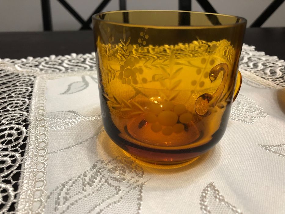 Szklany dzbanek ze szklaneczkami
