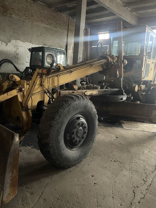 Грейдер дорожній ДЗ-122