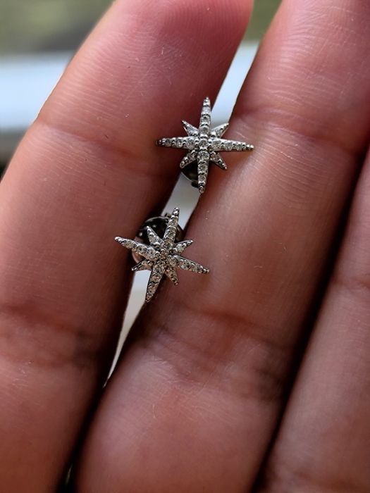 Сережки-зірочки з білого золота з діамантами