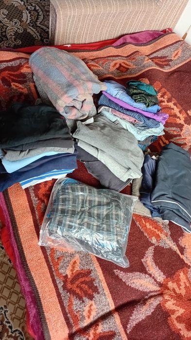 Віддам бещкоштовно чоловічий одяг