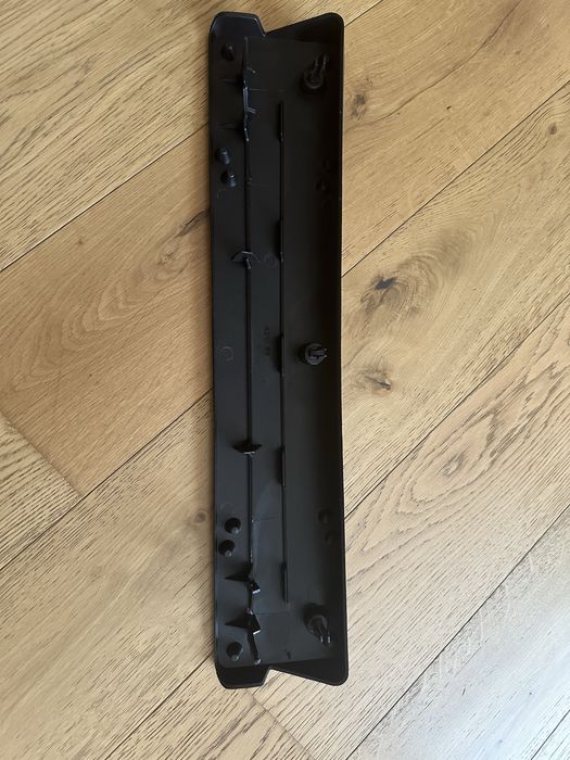 Подіум під номерний знак w213 amg