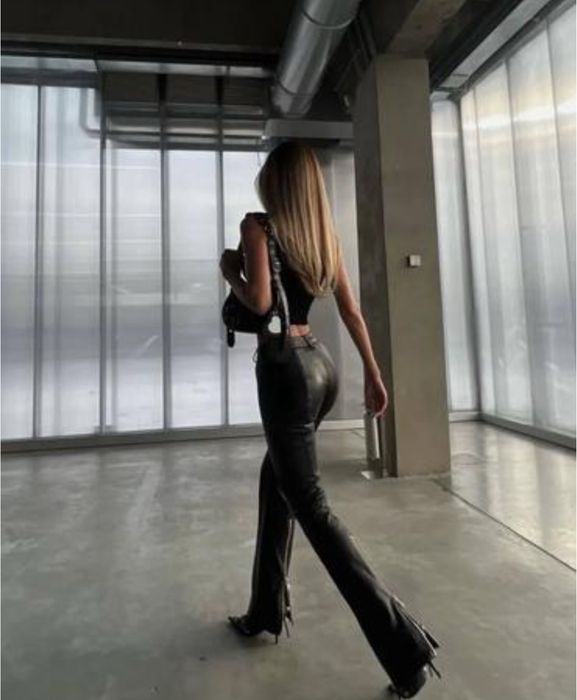 Шкіряні кльош штани на резинці, добре тягнуться утеплені