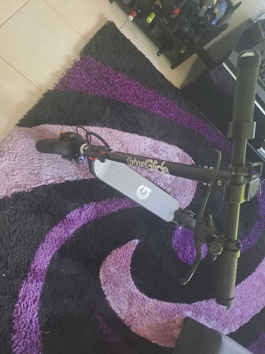 Vendo ou troco trotinete marca delovo ta nova so andei 3 vezes com ela e inda tem 3 anos de garanfia ou troco algo do meu interese