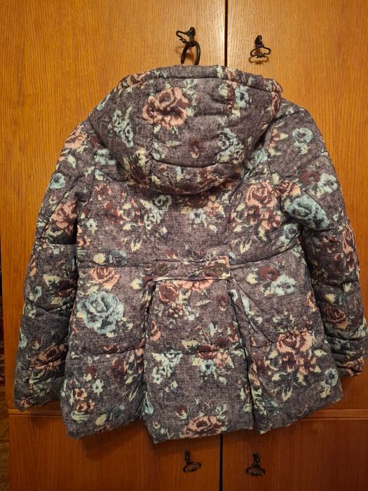 Демисезонная курточка на девочку 8-9 лет united colors of benetton