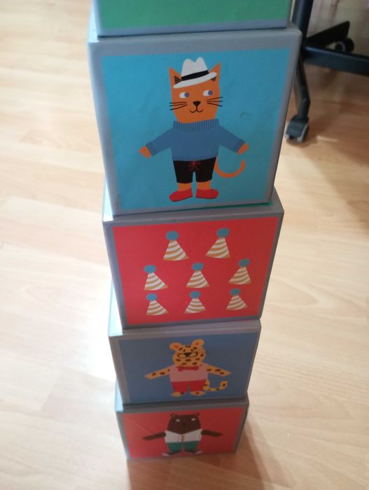 2 coleções livros bebés/crianças + OFERTA cubos empilháveis