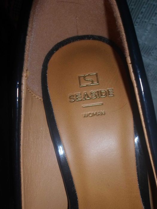 sapatos com tacão fino cor azul  marinho para senhora