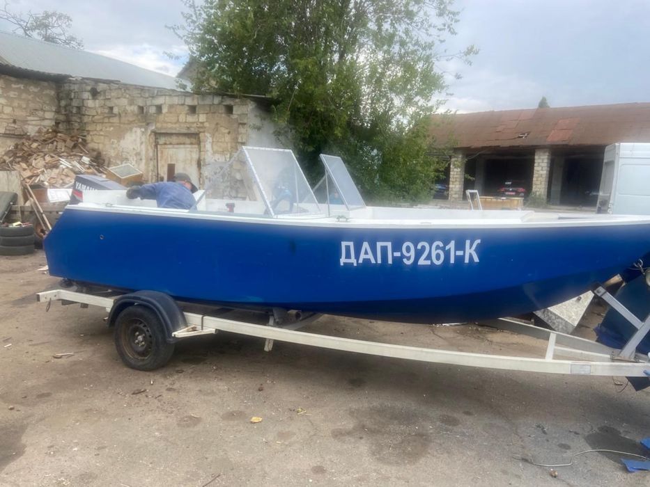 Продаю Катер Темп удлиненный 5.3×2 (с лафетом 2400)