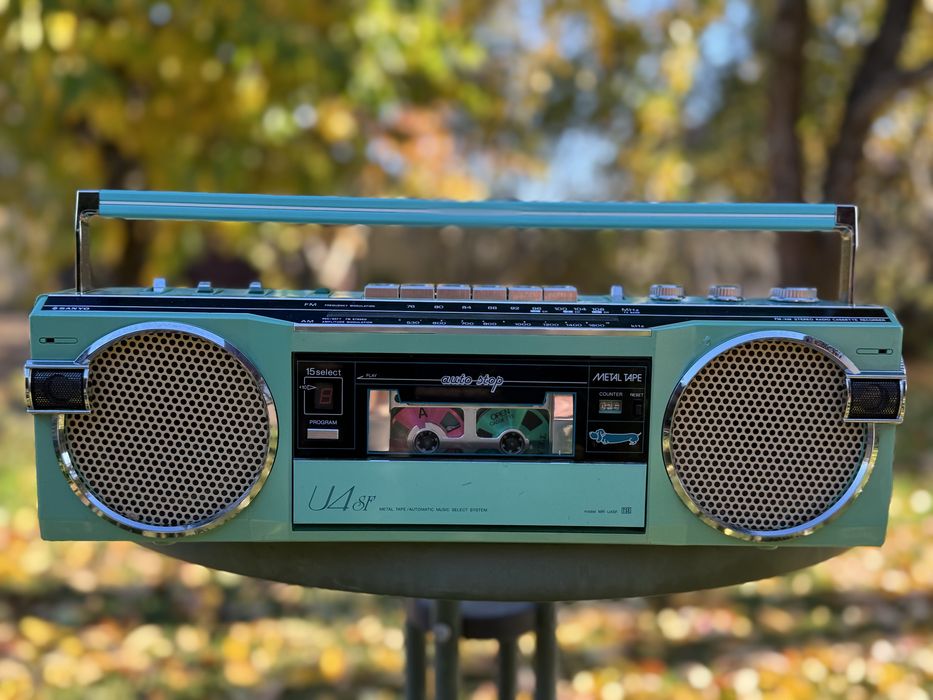 Продам магнитолу Sanyo U4 SF