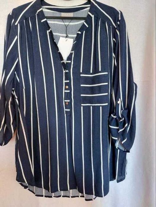 Продаю новую женскую блузу синего цвета в белую полоску