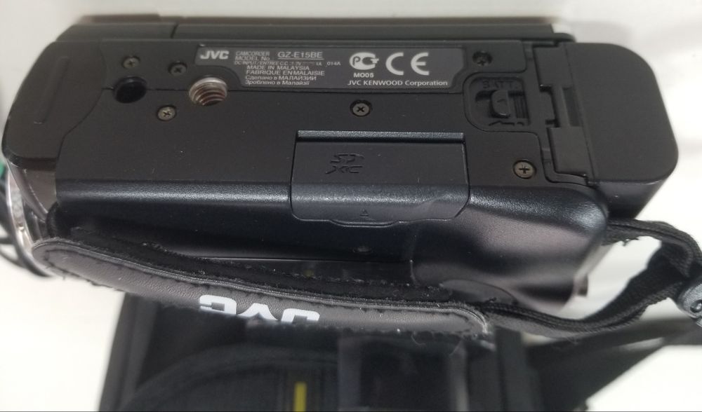 Відеокамера JVC GZ-E15BE