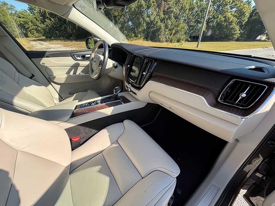 Volvo XC60      2020